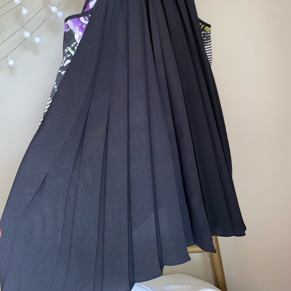 Kenneth Cole Flowy Tank - Picture 6 of 6